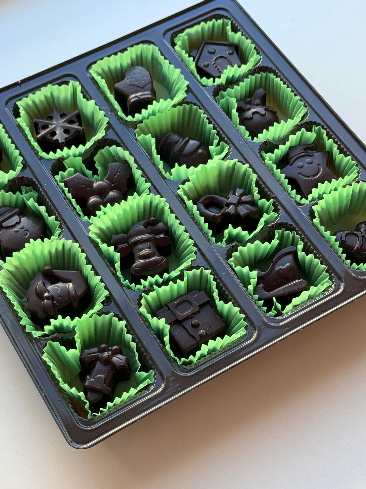 16 PC Advent Calendar with Holiday Solid Chocolates